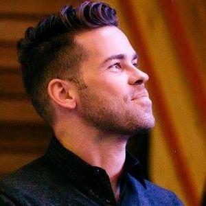 Meet your Posher, Derrick